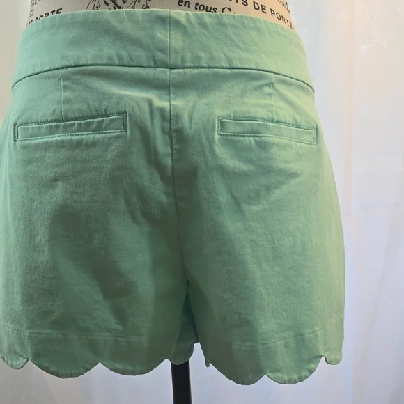 Crown &‎ Ivy Light Green Scalloped Hem Shorts - Picture 3 of 5